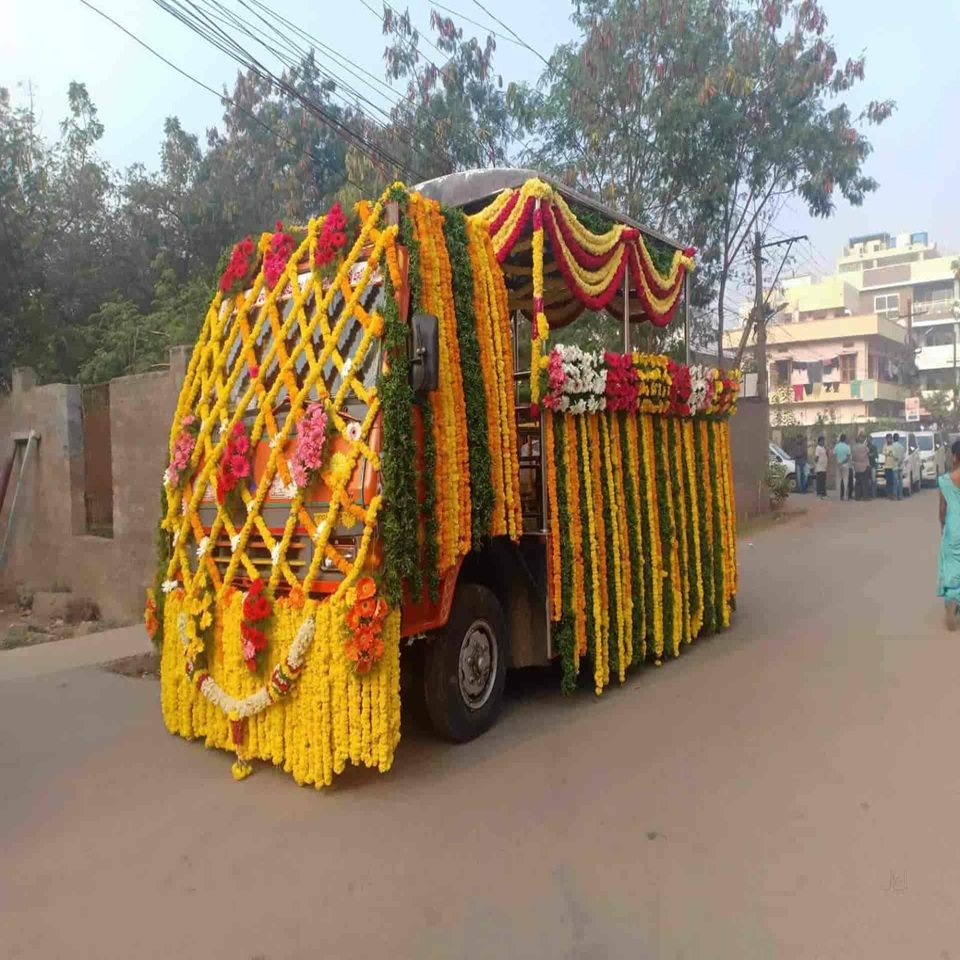 Glass Aambulance Flower Decoration